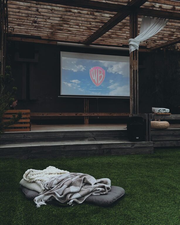 How to Plan the Perfect Screen-Light Evening at Home