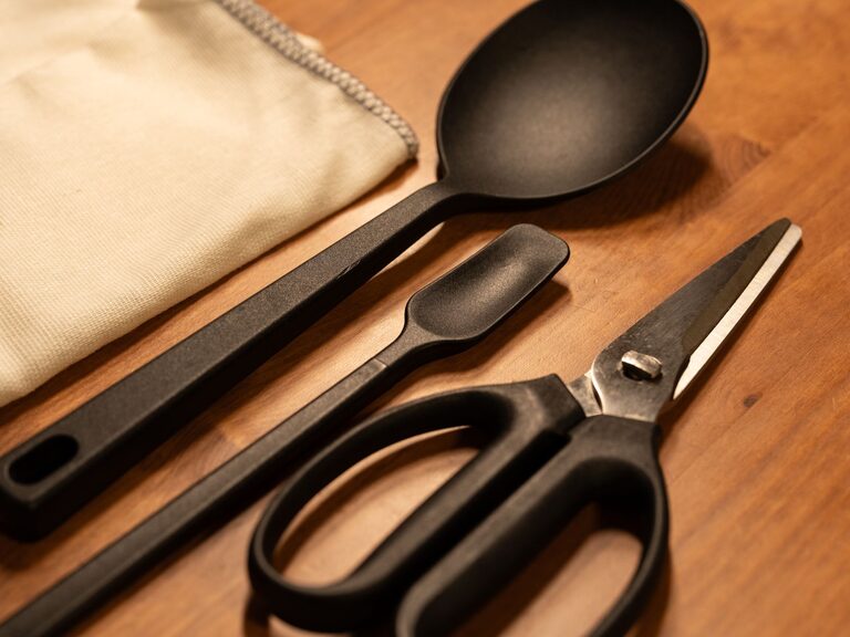 Essential Tools for a Small Kitchen: Maximize Space and Efficiency